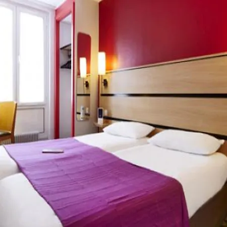Kyriad 10 - Canal Saint Martin - Republique Hotel 3*