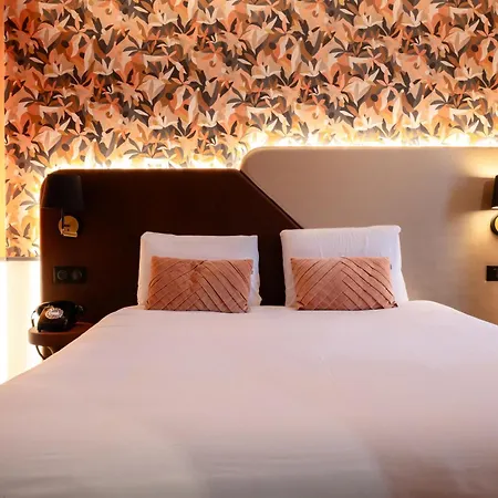 Kyriad 10 - Canal Saint Martin - Republique Hotel 3*