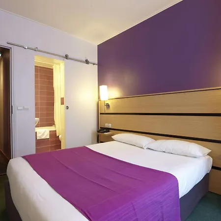 Hotel Kyriad 10 - Canal Saint Martin - République Parigi