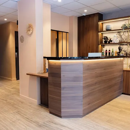 Kyriad 10 - Canal Saint Martin - République Hotel 3*