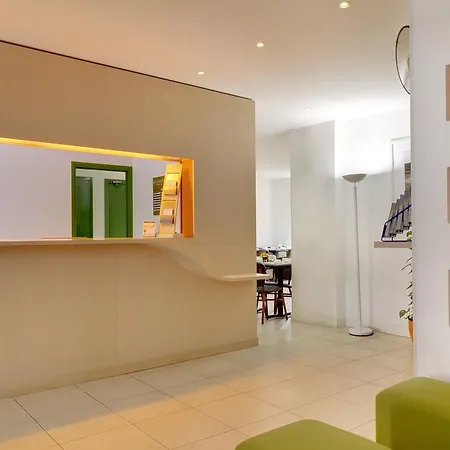 Hotel Kyriad 10 - Canal Saint Martin - République Parigi