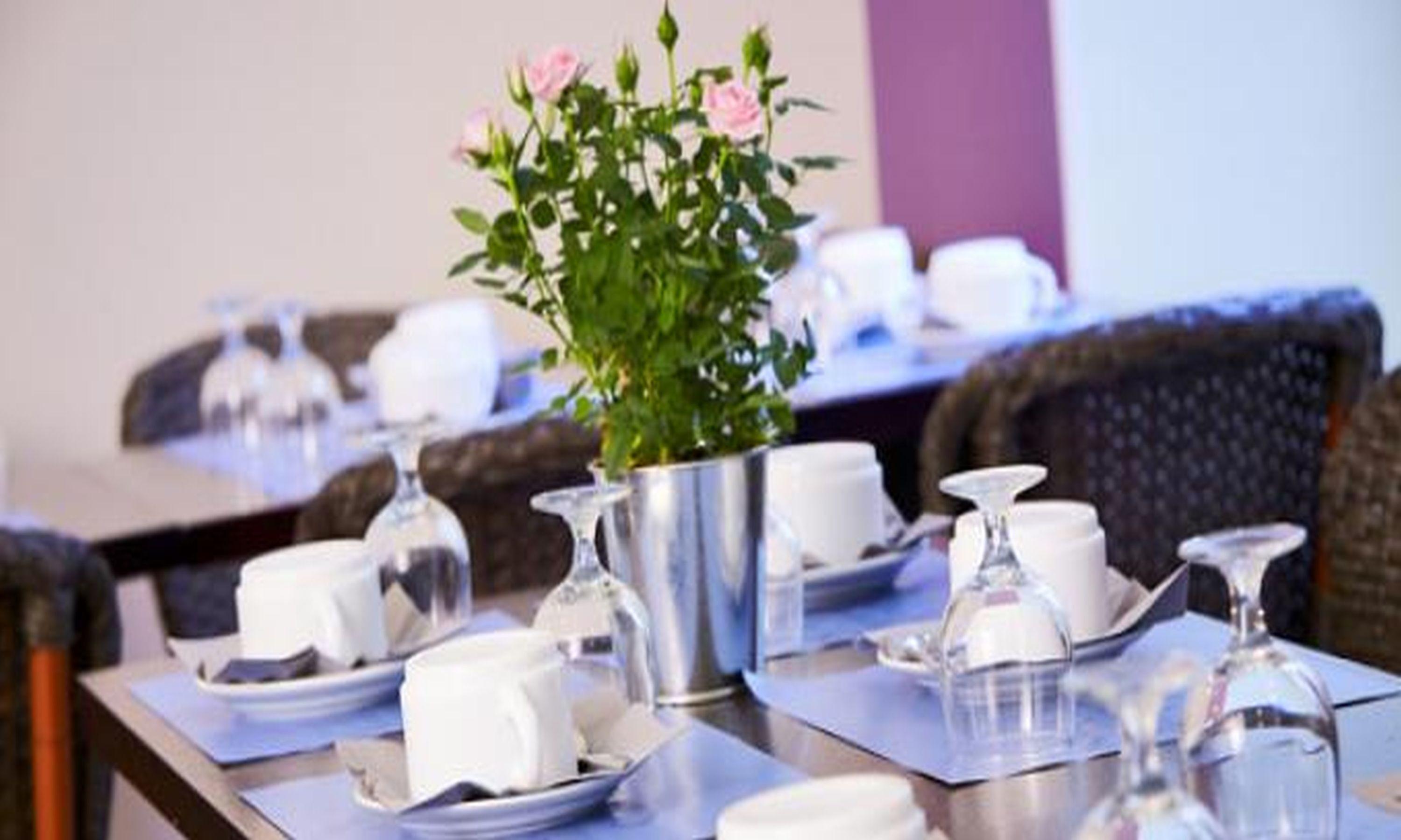 Kyriad 10 - Canal Saint Martin - Republique Hotel 3*