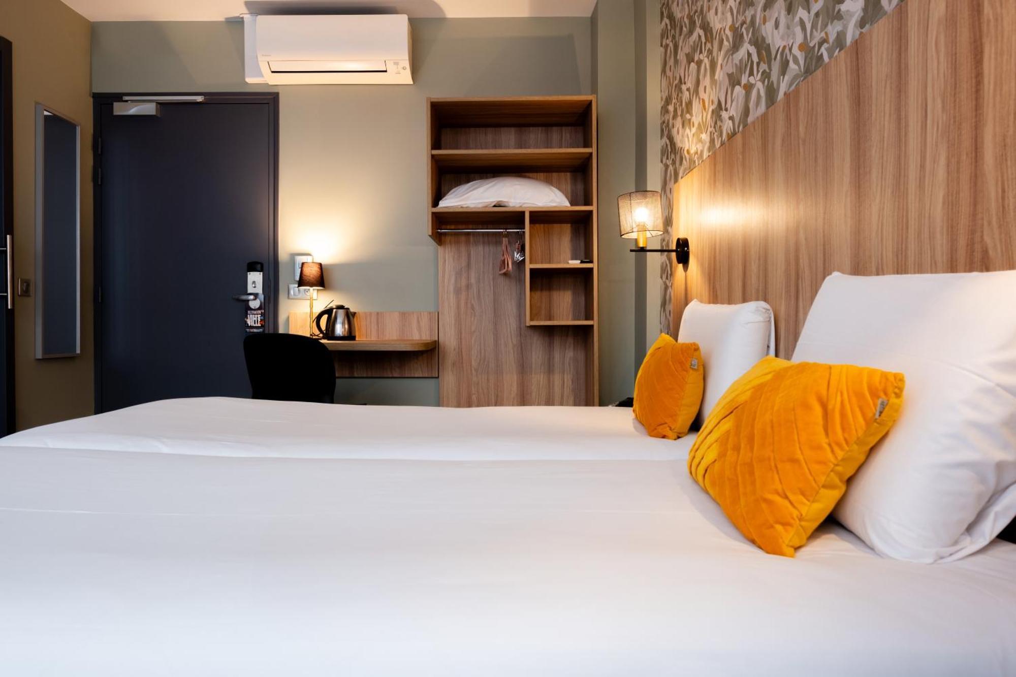 Hotel Kyriad 10 - Canal Saint Martin - Republique Paris