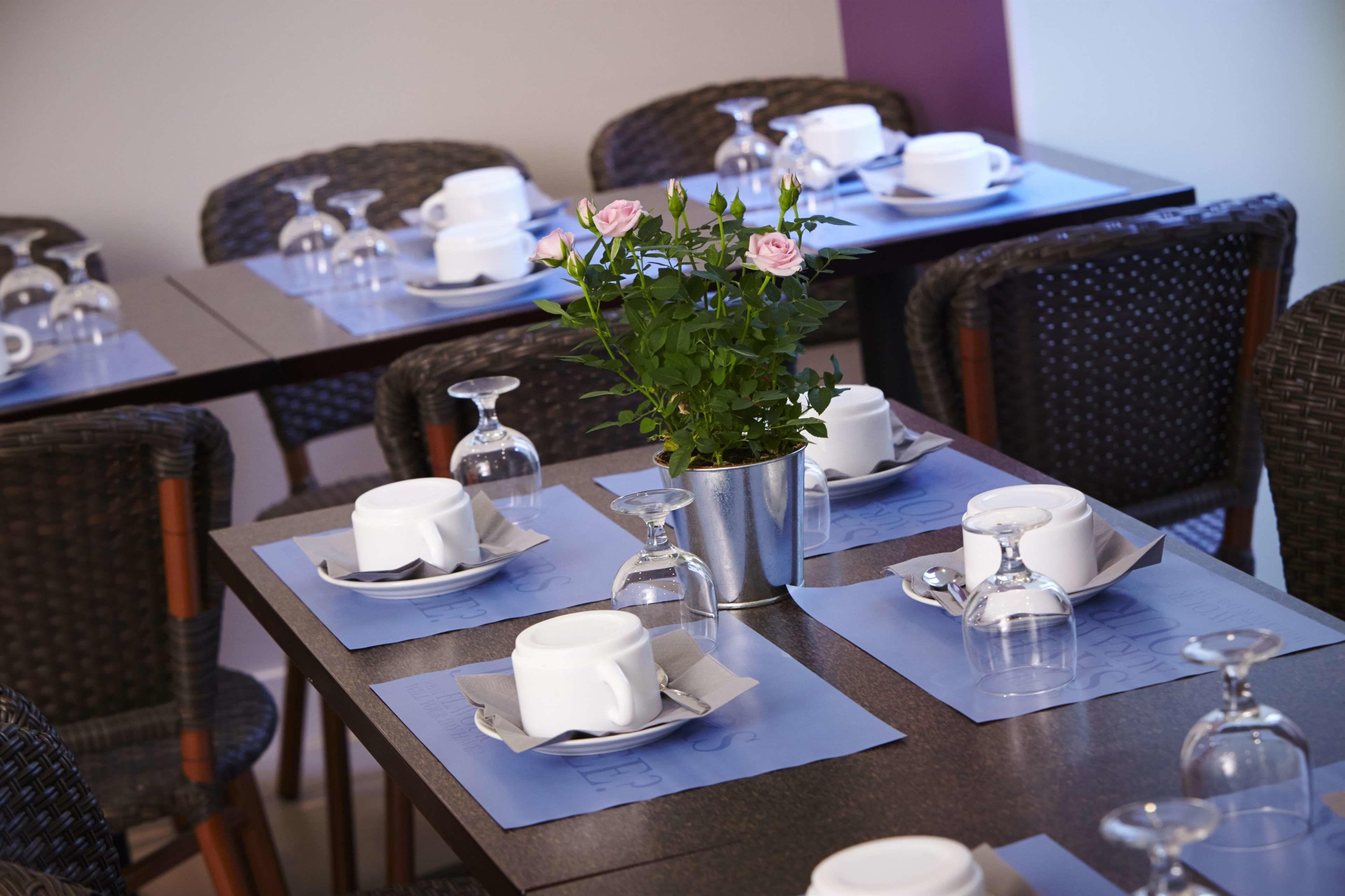 Kyriad 10 - Canal Saint Martin - Republique Hotel 3*