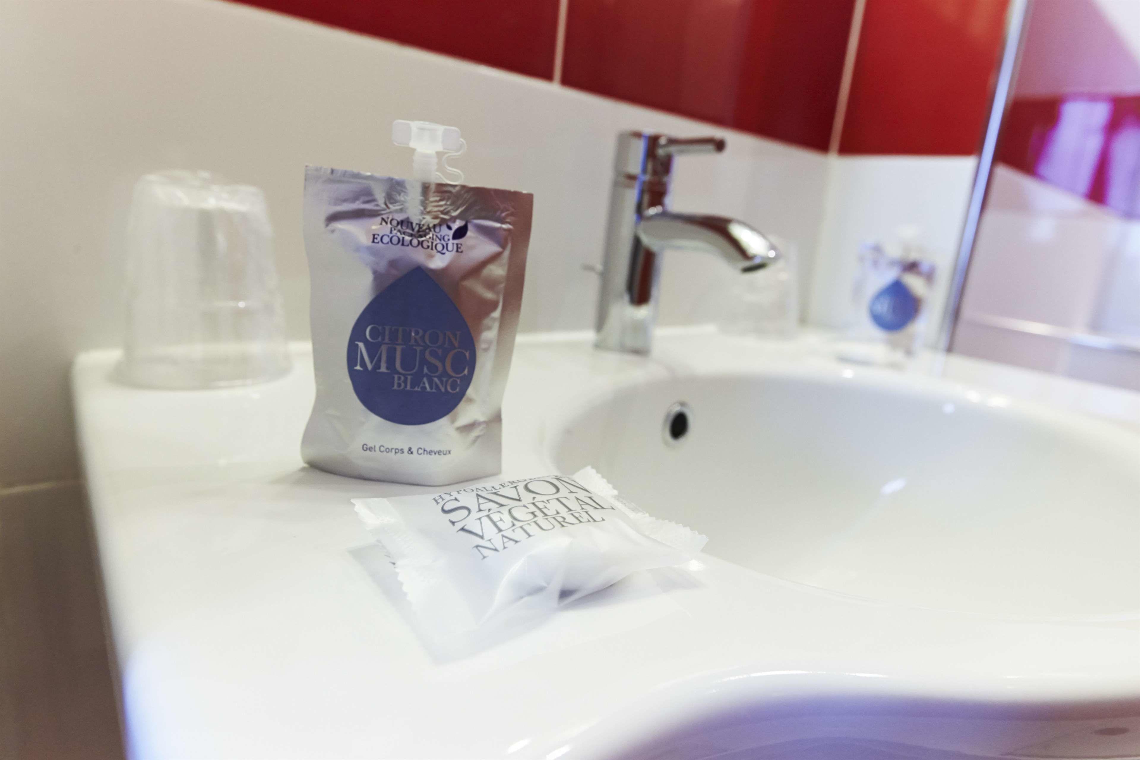 Hotel Kyriad 10 - Canal Saint Martin - Republique Paris